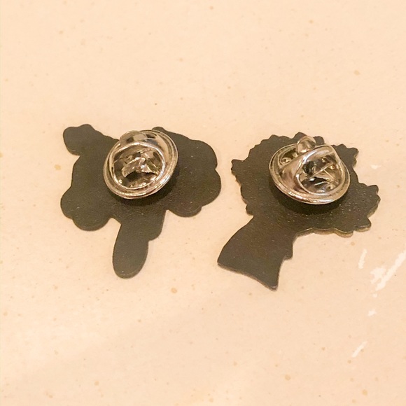 Set of two Enamel Pins - Picture 4 of 4